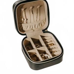 NEW SAMARA women's the jewelry box in black